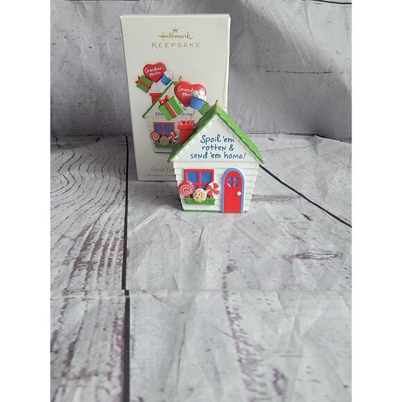 2010 Hallmark Keepsake “Good Times at Grandma's” Christmas Ornament house - Picture 1 of 11